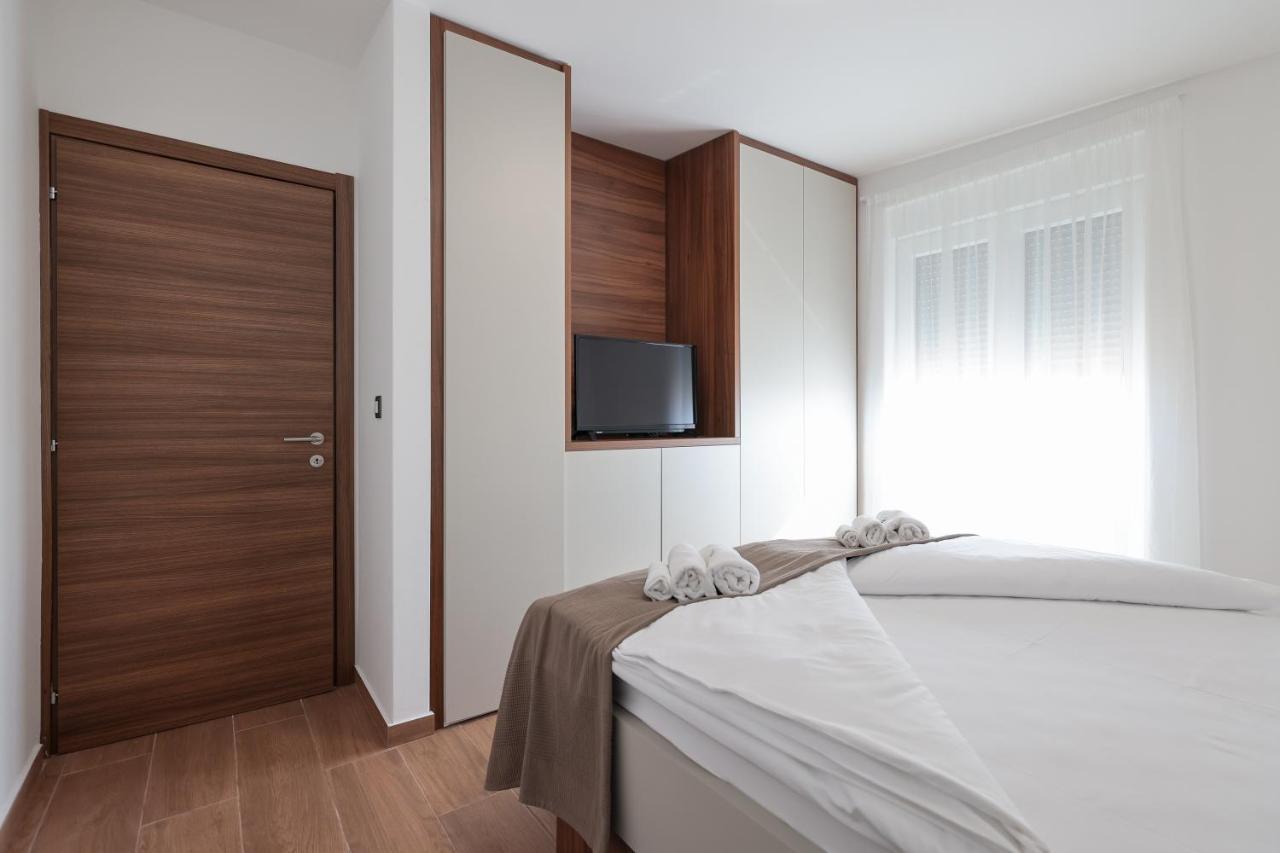 Mirakul Ii. Apartment Vir