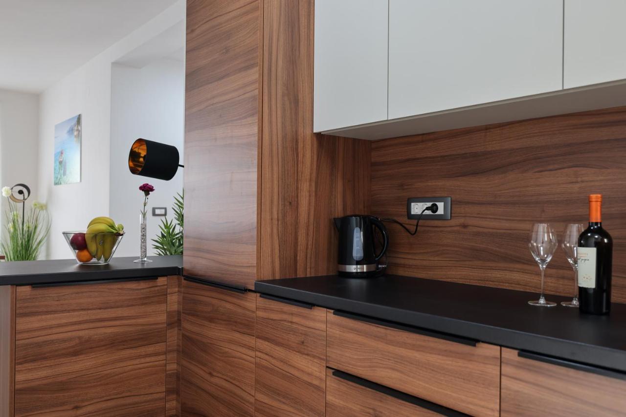 Mirakul Ii. Apartment Vir
