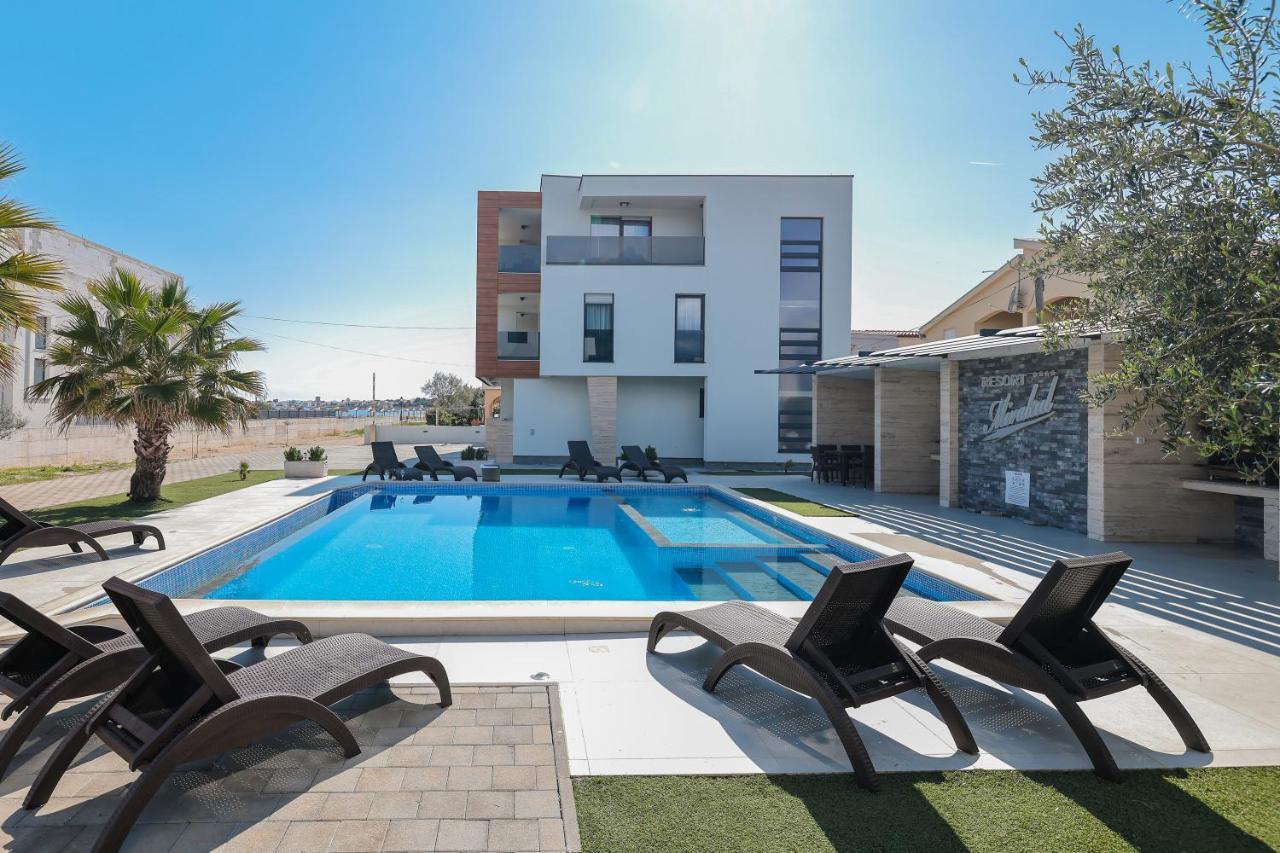 Mirakul Ii. Apartman