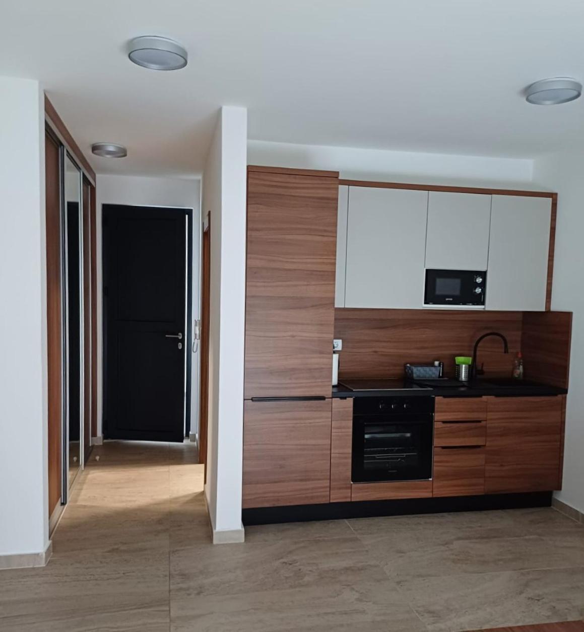 Mirakul Ii. Apartman *