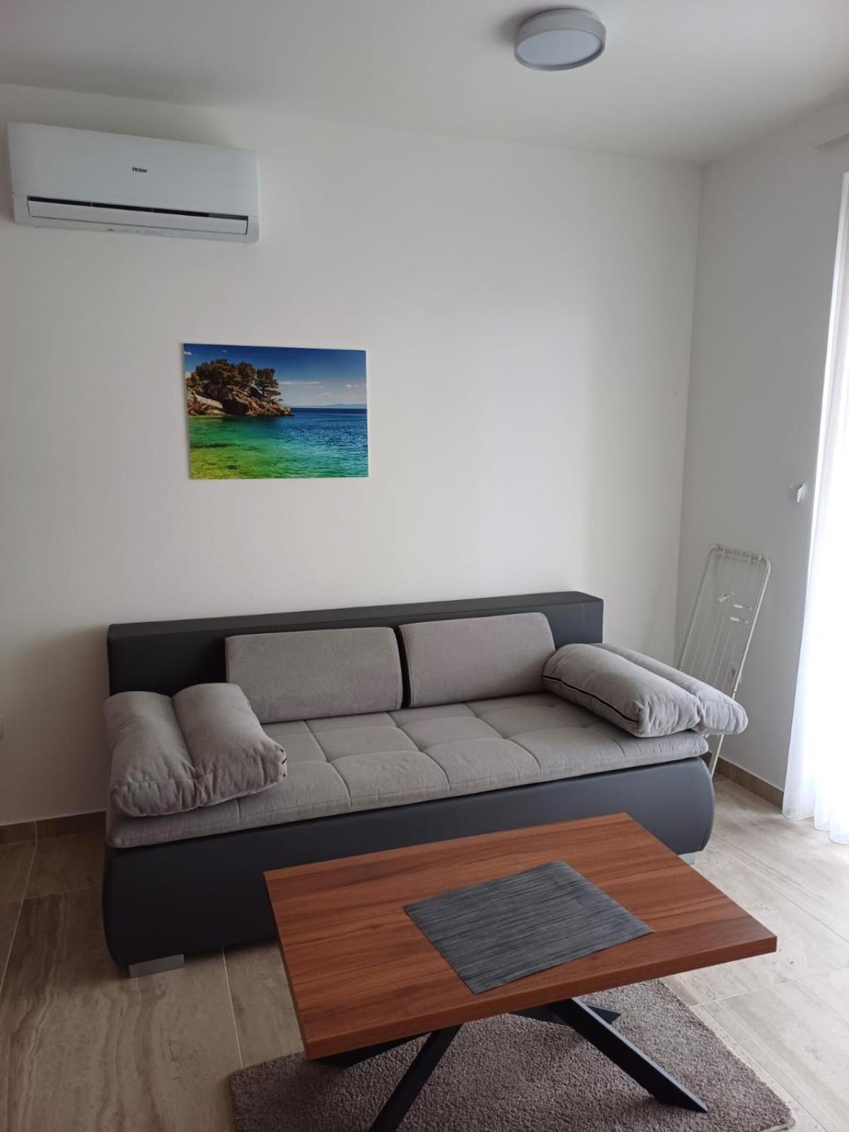 Mirakul Ii. Apartment Vir